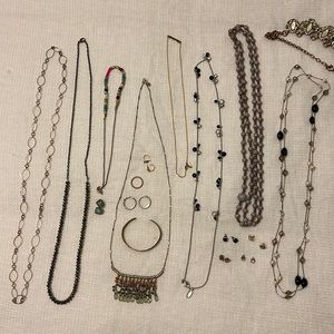 Lot of 19 pieces of jewelry